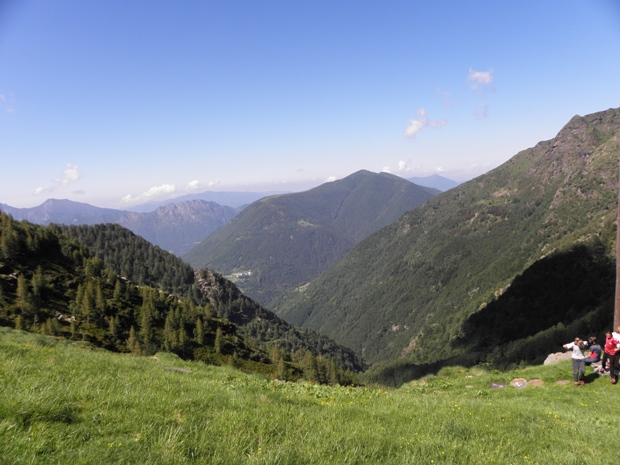 La Val Varroncello con il Monte Croce di Muggio sullo sfondo